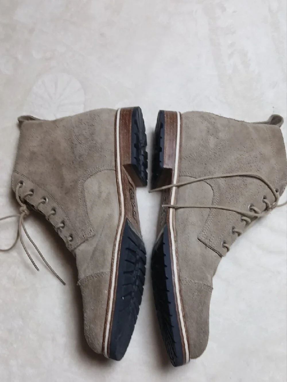 Helm Hollis Men's Suede Cap Toe Chukka Boots in Taupe Size 11